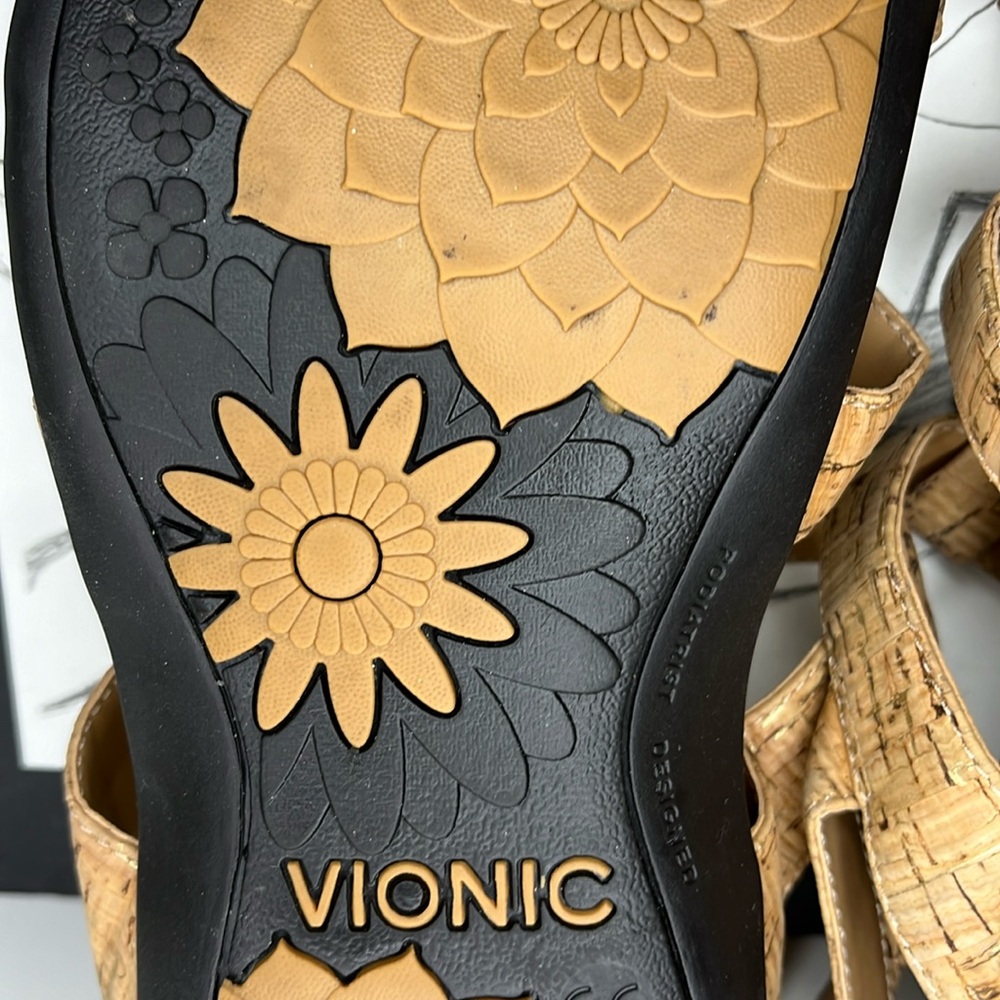 Vionic Women’s Shoes I Vionic Orthotic
Triple Strap Sandals - Amber Size US 8 - Picture 15 of 16